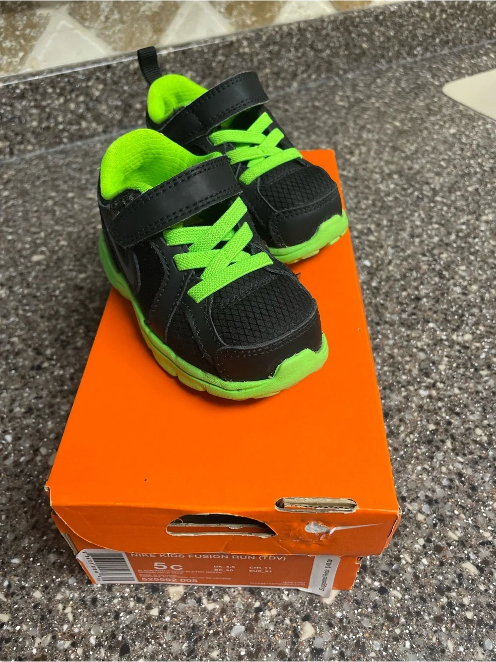 Kids Black & Neon Green Athletic Sneakers - Nike - 0602